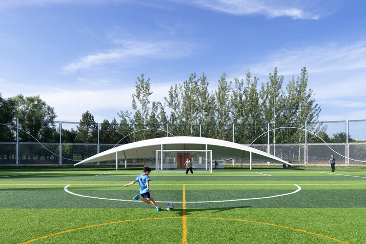 图片报：狼堡想挖多特体育总监凯尔，后者与多特合同到2027年