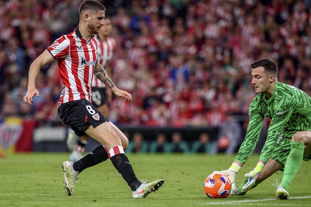 勇夺金靴，法比奥赛后社媒：感谢队友以及每位愿意相信我的人