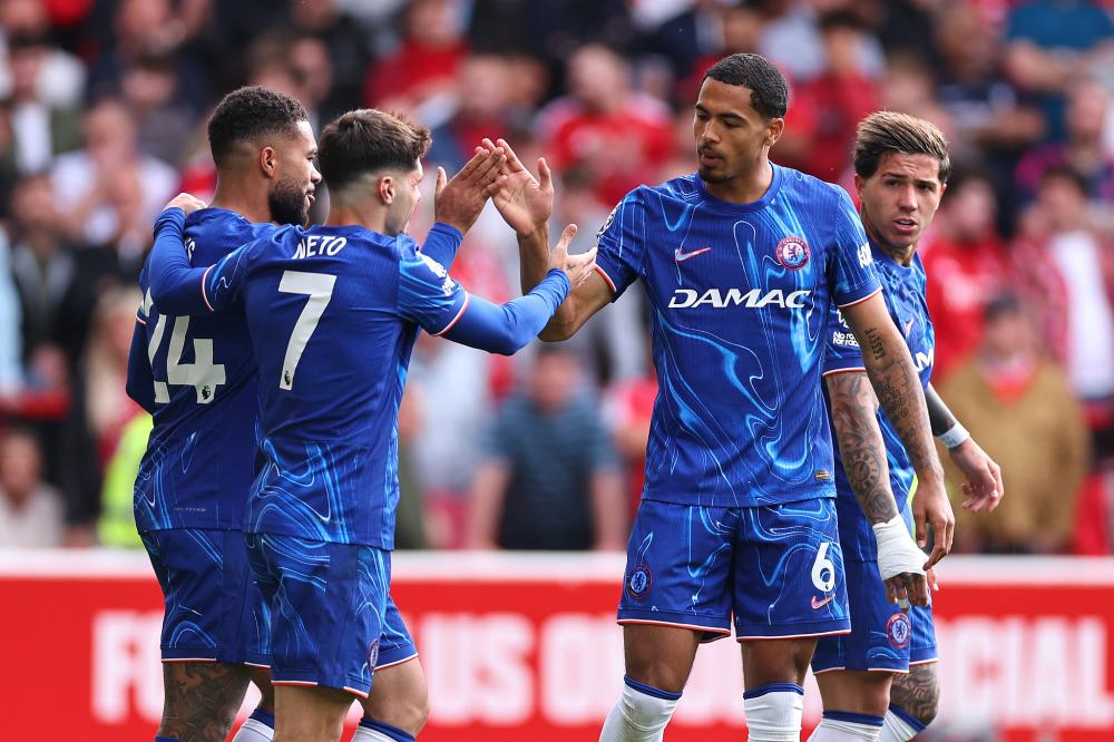 戏剧要来了吗？诺里斯超越角田时四轮出白线，被赛会记录